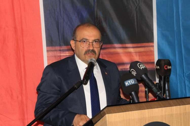 <p><strong>VALİ USTAOĞLU: “LİSANS ÜSTÜ ÇALIŞMALAR ÇOK ÖNEM ARZ ETMEKTEDİR”</strong></p>
<p>Trabzon Valisi İsmail Ustaoğlu ise, “Ülkemizin geleceğinin teminatı olan nitelikle genç bilim insanlarının yetiştirilmesi için sanayi ve teknolojide yapılan lisans üstü çalışmalar çok önem arz etmektedir. </p>