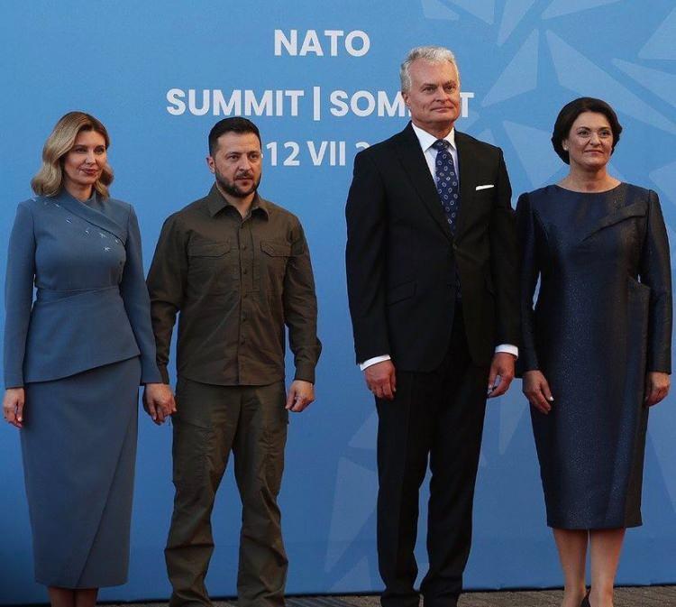 <p>ZELENSKİ'DEN TEPKİ</p>
<p>NATO Genel Sekreteri Jens Stoltenberg, Ukrayna’nın henüz üye olması için vaktin gelmediğini söyledi ve “müttefiklerin savaş devam ederken Ukrayna’nın tam bir üye olmaması gerektiğine kadar verdiğini” kaydetti.</p>