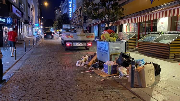 <p>​​​​​​​Kadıköy'de ve kent genelindeki bazı metro istasyonlarında toplanmayan çöpler kötü görüntü ve kokuya neden oldu.</p>

<p> </p>
