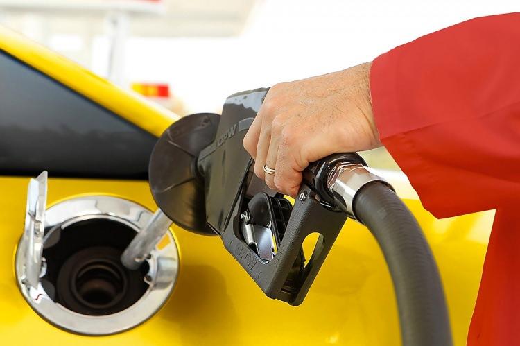 <p>Brent petrol fiyatları ve dövizdeki değişikliklerle beraber vatandaşlar benzin ve motorin fiyatları takibine devam ediyor. </p>

