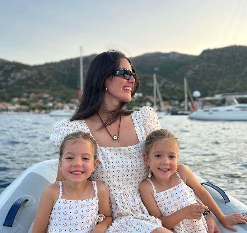 <p><span style="color:#800080"><strong>Akil kızlarıyla çekildiği kareleri sosyal medya hesabından </strong></span><span style="color:#B22222"><strong>"En sola kaydırınca da bi mesaj var sevgiliye @anilaltann …</strong></span></p>
