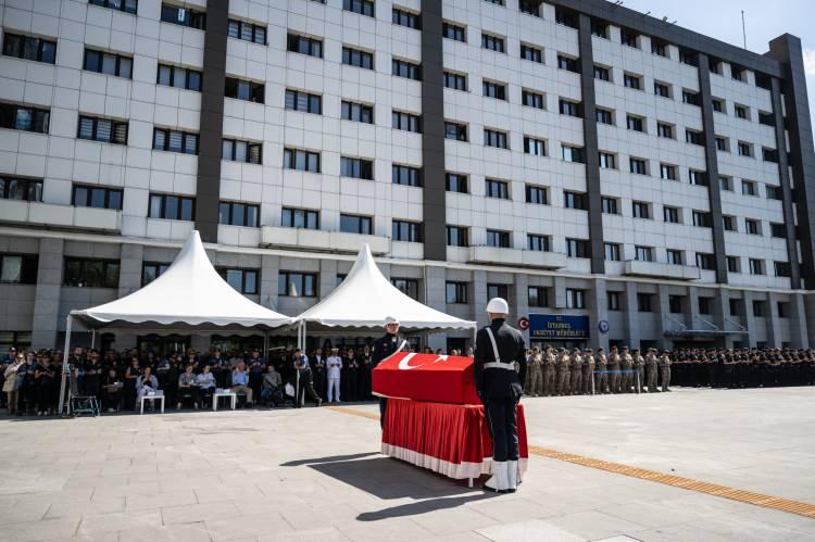 <p>Motosiklet sürücüsünün olay yerinde gözaltına alındığını ve hakkındaki adli tahkikatın sürdüğünü aktaran Aktaş, "Şehidimizin aramızdan zamansız ayrılması, başta çok değerli ailesini ve biz sevenlerini derinden üzmüştür." dedi.</p>