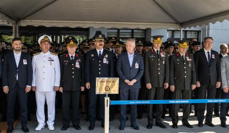 <p>Şehit polis memurunun cenazesi, toprağa verilmek üzere memleketi Ankara'ya götürüldü.</p>