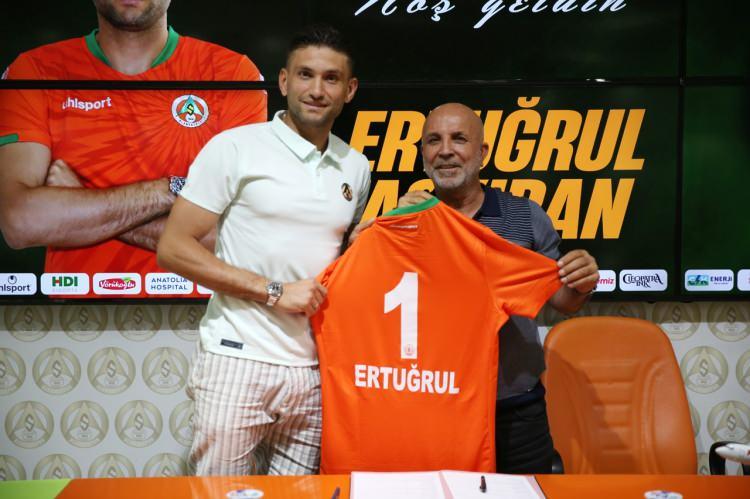 <p>Ertuğrul Taşkıran (Kaleci) <br />
<br />
<br />
Kasımpaşa > Corendon Alanyaspor</p>