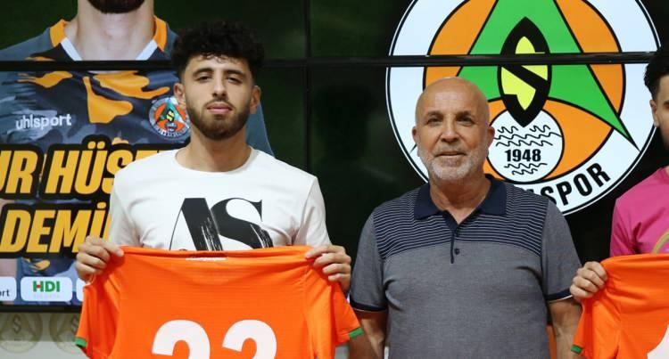 <p>Onur Hüseyin Demir (Forvet) <br />
<br />
<br />
ADO Den Haag > Corendon Alanyaspor</p>