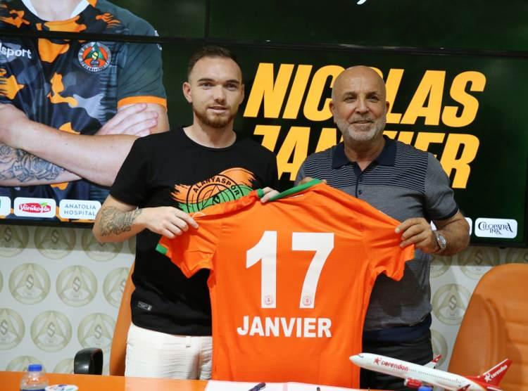 <p>Nicolas Janvier (Orta saha)<br />
<br />
<br />
Vitoria Guimaraes > Corendon Alanyaspor</p>