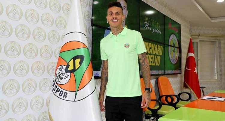 <p>Richard Coelho (Orta saha) <br />
<br />
<br />
Ceara > Corendon Alanyaspor</p>