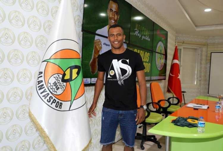 <p>Carlos Eduardo (Sağ kanat) <br />
<br />
<br />
Palmeiras > Corendon Alanyaspor</p>
