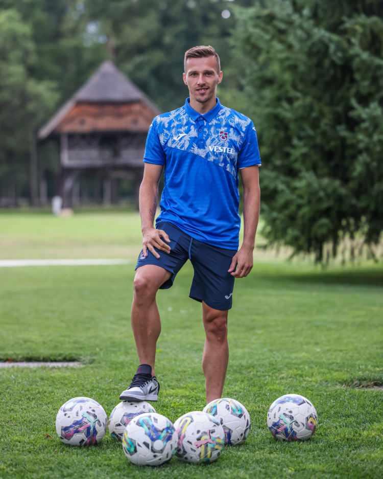 <p>Mislav Orsic (Orta saha) <br />
<br />
<br />
Southampton > Trabzonspor</p>
