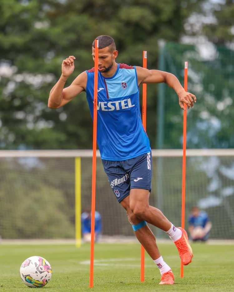 <p>Joaquin Fernandez (Savunma) <br />
<br />
<br />
Real Valladolid > Trabzonspor</p>