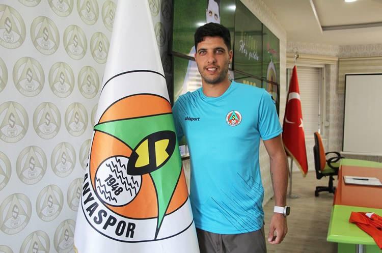 <p>Joao Novais (Orta Saha)<br />
<br />
<br />
Al Bataeh > Alanyaspor</p>
