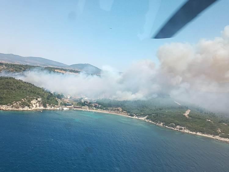 <p>İzmir'in Menderes ilçesinde 2 gün önce çıkan orman yangınında yaralanan arazöz şoförü Mustafa Gürpınar, tedavi gördüğü hastanede hayatını kaybetti. </p>