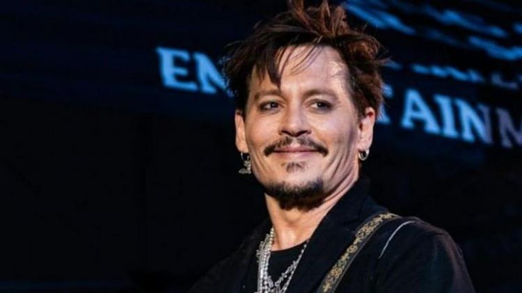 <p><strong>Dünyada adını duyurmayı başaran ünlü isim Johnny Depp, otel odasında baygın halde bulunmuştu. "İntihara mı kalkıştı?" soruları gündeme bomba gibi düşmesinin ardından gruptan konuyla ilgili açıklama geldi.</strong></p>