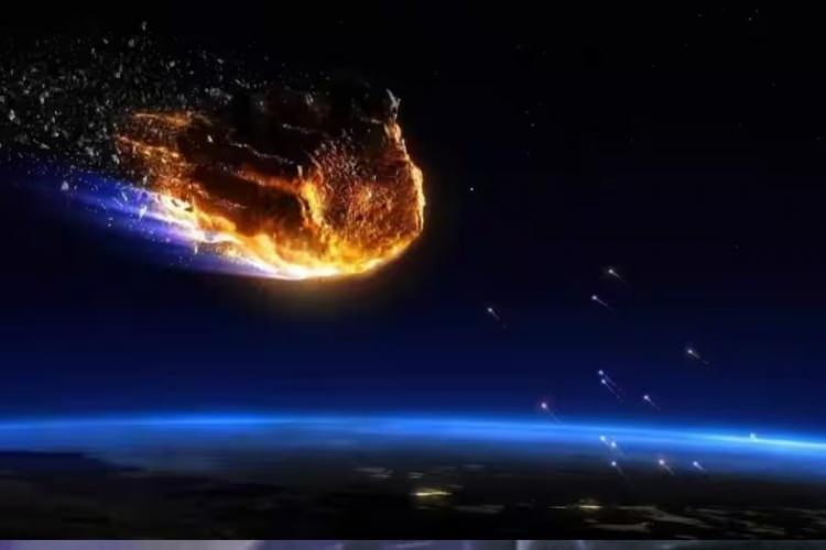 <p>Fransız bir kadın, ülkenin kuzeydoğusundaki Schirmeck'te bir arkadaşıyla kahve içerken kaburgalarına meteor çarptığını iddia etti.</p>
