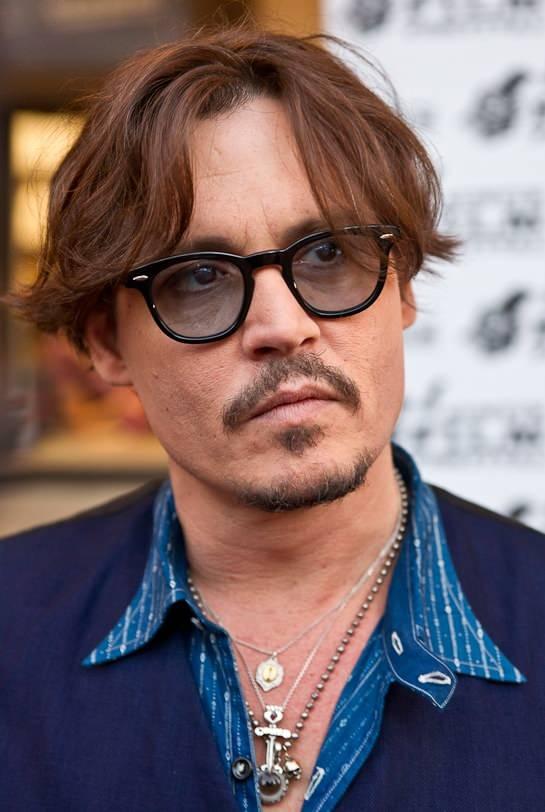 <p><strong>Dünyaca ünlü aktör Johnny Depp, eski eşi Amber Heard ile sürdürdüğü boşanma davası ile gündemi epey sarsmıştı.</strong></p>
<p> </p>