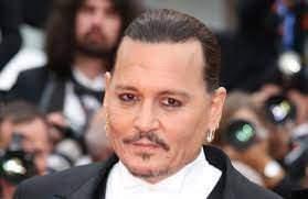<p><strong>Ünlü aktör Depp, geçtiğimiz günlerde müzik grubu Hollywood Vampires'ın Budapeşte'deki konserine eşlik edecekti.</strong></p>
<p> </p>