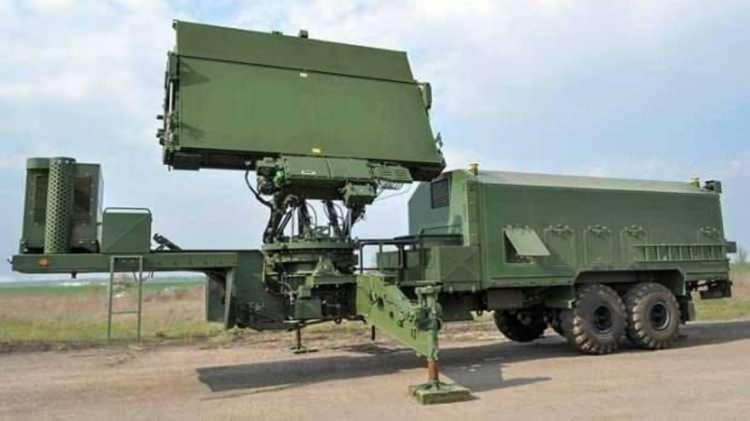 <p>Radar, sahip olduğu aktif huzme yönlendirme özellikli dost-düşman tanıma alt sistemiyle emsallerinin ötesine geçiyor. Ağ üzerinde çalışan radar mantığı sayesinde birden fazla ERALP sistemi tek bir radar gibi davranabiliyor, sistem bu sayede <strong>"görünmeyeni görünür"</strong> hale getiriyor.</p>
