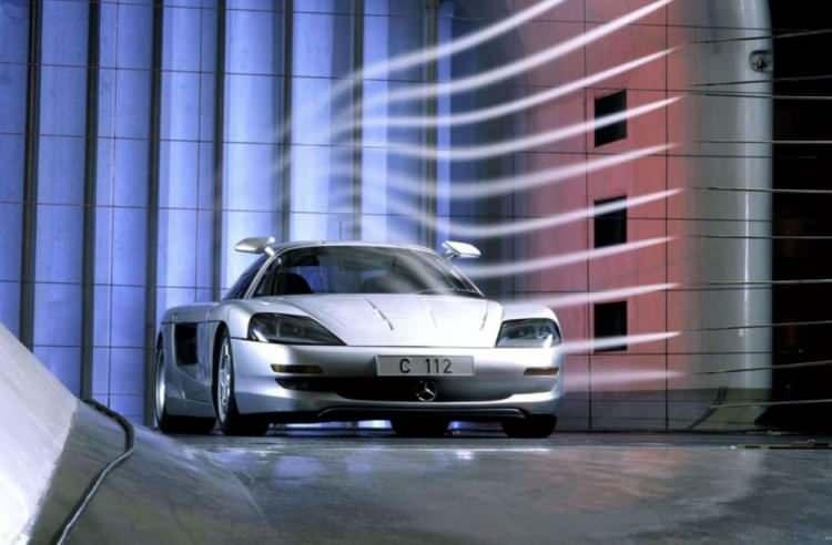 <p><strong>MERCEDES-BENZ C112</strong></p>
<p> </p>
<p>Konsept araç, 1991’deki Frankfurt Motor Show'da ortaya çıktı. Konsept araçtan çok markanın gelecek teknolojilerini barındıran bir modeldi. </p>