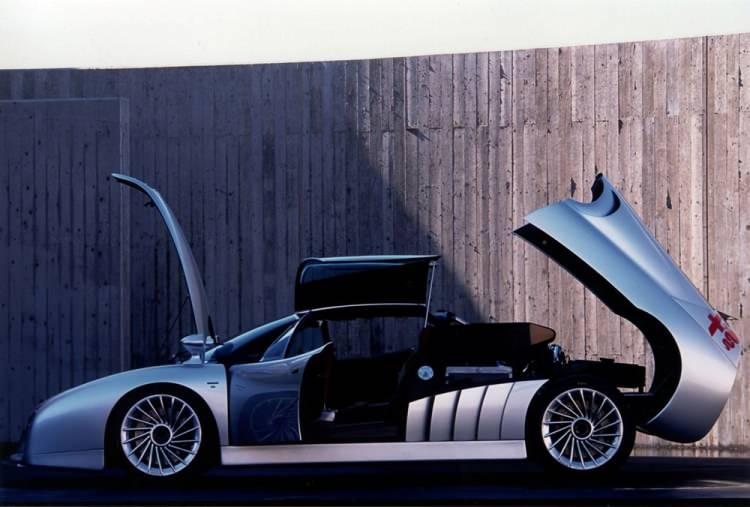 <p><strong>ALFA ROMEO SCİGHERA</strong></p>
<p> </p>
<p>BMW M12 gibi Giorgetto Giugiaro'nun oğlu Fabrizio tarafından tasarlnan araç 1997 tanıtıldı. </p>