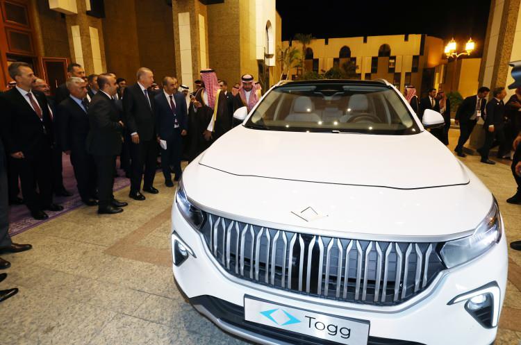 <p>Erdoğan, oteline Veliaht Prens Selman'ın kullandığı Togg ile geldi.</p>
<p> </p>