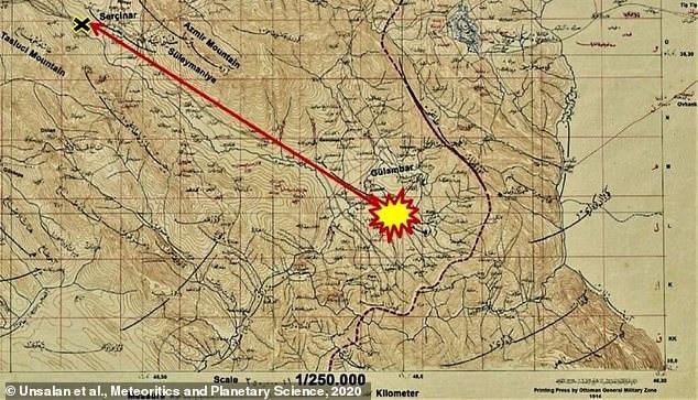 <p>Çeviride, meteorların yaklaşık on dakika boyunca 'yağmur gibi' düştüğünü, bir kişinin öldüğünü ve bir diğerinin de ağır yaralandığı bilgilerin yer aldığı aktarıldı.</p>