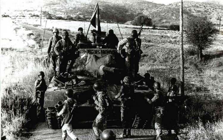 <p>49 yıl önce Mehmetçik, Kıbrıs'taki soydaşlarımızın yaşadığı zulme "dur" demek için, uluslararası anlaşmalardan kaynaklanan garantörlük hakkını kullanarak Ada'ya çıktı.</p>
