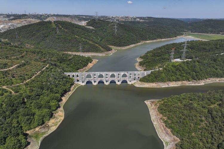 <p>İstanbul'a su sağlayan barajlardaki doluluk, son bir haftada yüzde 1,7 azalmayla yüzde 40,33 olarak ölçüldü.</p>