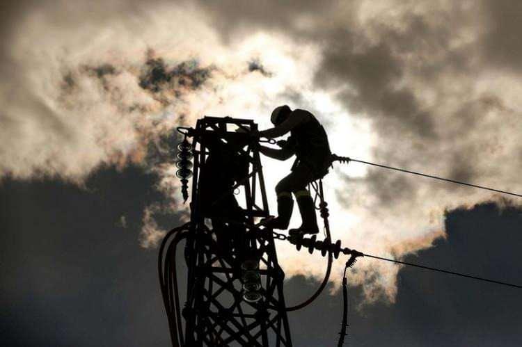 <p>BEDAŞ, 18 Temmuz Salı günü  İstanbul'da 17 ilçe elektriklerin kesileceğini bildirdi.</p>
