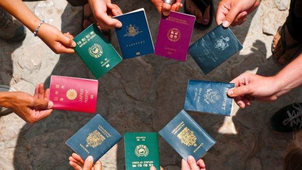 <p>Almanya, İtalya ve İspanya, pasaport sahipleri 190 destinasyona erişimden yararlanarak ikinci sırada yer aldı.</p>

