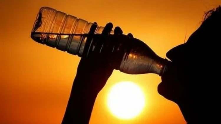 <p>Hava sıcaklığında önemli bir değişiklik beklenmezken, ülkenin kuzey ve doğu kesimlerinde mevsim normalleri civarında,<strong> diğer yerlerde mevsim normallerinin 3 ila 7 derece üzerinde seyretmesi bekleniyor.</strong></p>