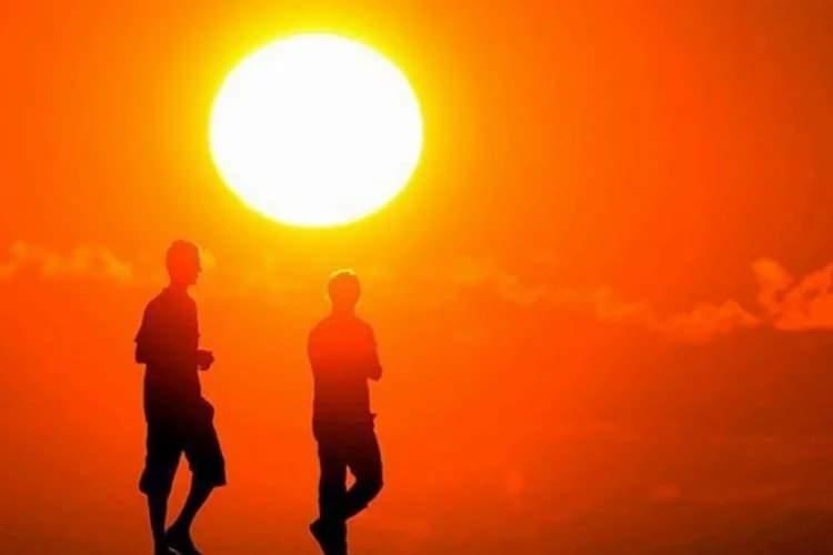 <p><strong>BÖLGELERİMİZDE HAVA<br />
MARMARA</strong></p>

<p> </p>

<p>Az bulutlu ve açık, Trakya kesiminin yer yer parçalı bulutlu geçeceği tahmin ediliyor.</p>

<p><strong>EDİRNE °C, 40°C</strong></p>

<p>Parçalı ve az bulutlu</p>
