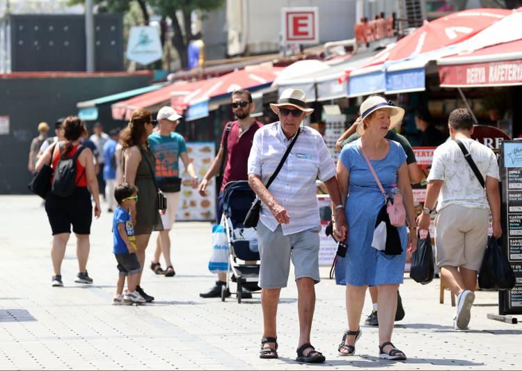 <p>Paylaşılan listeye göre, 47.7 derece ile Antalya'nın Kaş ilçesi en sıcak bölge olurken, Siverek'te termometreler 45.9 dereceyi gösterdi.</p>
<p> </p>