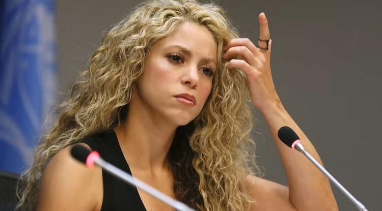 <p><span style="color:#B22222"><em><strong>Gelir ve servet vergisinde dolandırıcılık yaptığı ve milyonlarca euro kaçırdığı iddia edilen dünyaca ünlü sanatçı Shakira, önceki gün hakim karşısına çıktı. 8 yıl 2 ay hapis cezası istenen dünya starının suçlamaları kabul ederek, anlaşma yoluna gittiği öğrenildi.</strong></em></span></p>
