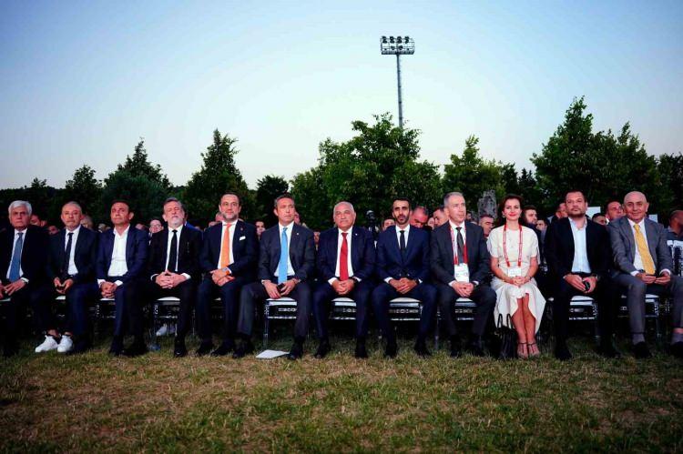 <p>Trendyol Süper Lig 2023-2024 sezonunun fikstür çekimi, TFF Hasan Doğan Milli Takımlar Kamp ve Eğitim Tesisleri’nde gerçekleşti. </p>
