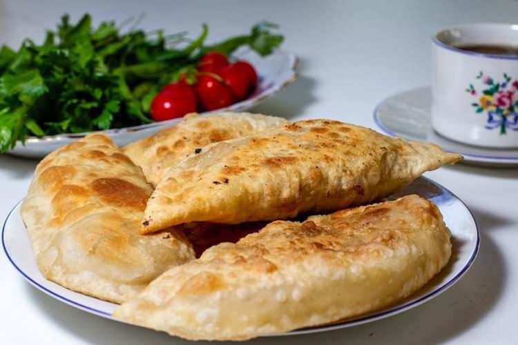 <p>Çiğ börek (eski) / Çi börek (yeni)</p>