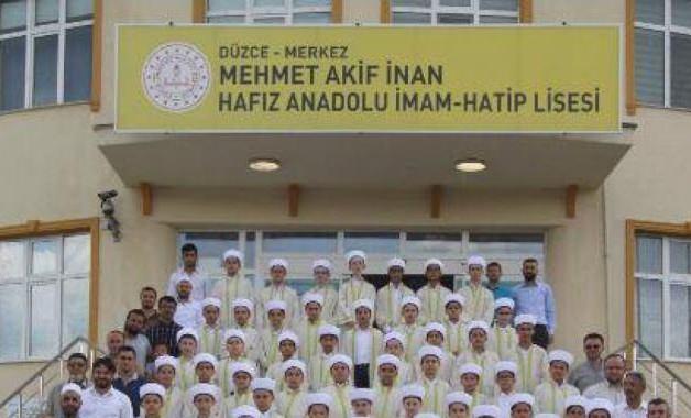 <p>Düzce Mehmet Akif İnan Kız Anadolu İmam Hatip Lisesi</p>

<p>Hafize Rümeysa Güzel: Sözel 618.</p>
