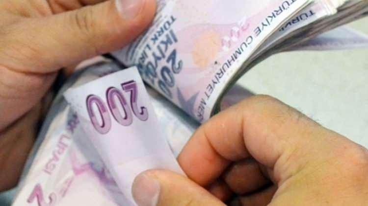 <div>Burada oluşan fark da Sosyal Güvenlik Kurumu'nun açıklayacağı tarihte hesaba yatacak. Zamla beraber SSK kök aylığı 6 bin 93 lira olan en düşük SSK(2008 öncesi) emeklisinin aylığı 7 bin 616 lira olacak. SSK emeklilerine tahsis numarasına göre maaşlar 9 olanlar bugün itibariyle, 7 olanlar 18'inde, 5 olanlar 19'unda, 3 olanlar 20'sinde, 1 olanlar ayın 21'inde yatacak.</div>

<div> </div>
