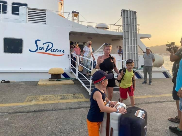 <p> Yangının kasıtlı, ihmal veya kaza sonucu çıkıp çıkmadığının araştırıldığını söyleyen Artopios, birçok kişinin ifade vermek için çağırıldığını kaydetti.</p>