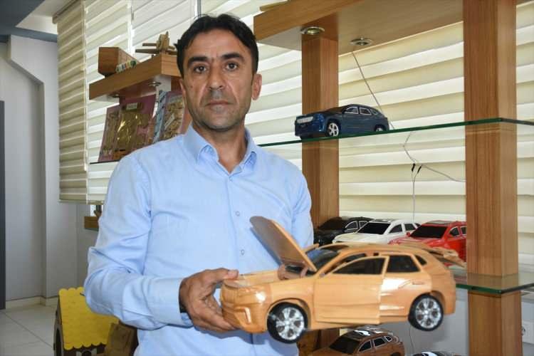 <p>Tutak, oyuncağın 15 parçadan oluştuğunu ve 40 santimetre uzunluğunda olduğunu kaydetti.</p>