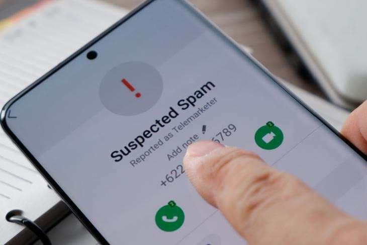 <p>Uzmanlar, Türkiye’de yaygınlaşan ve birçok kişinin telefonuna WhatsApp'tan gelen aramalara cevap verildiği takdirde, dolandırıcıların iş vaadiyle tuzağa düşürmeye çalıştıklarını belirtti.</p>
