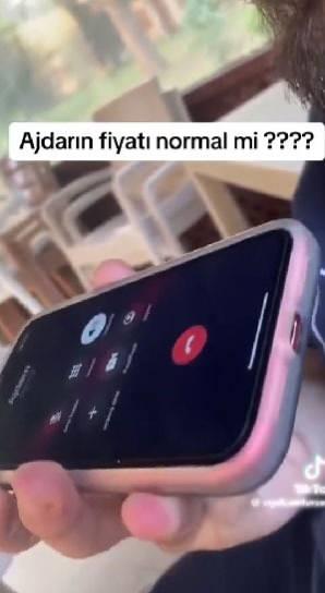 <p>Sosyal medyaya düşen en son görüntülerde Ajdar'ın talep ettiği 3 milyon 750 bin euro yerine turistik bir kafeteryada 80 TL'ye 4 saat boyunca şarkı söylediği ortaya çıktı. O görüntüler sosyal medyada kısa sürede gündem oldu.</p>
<p> </p>