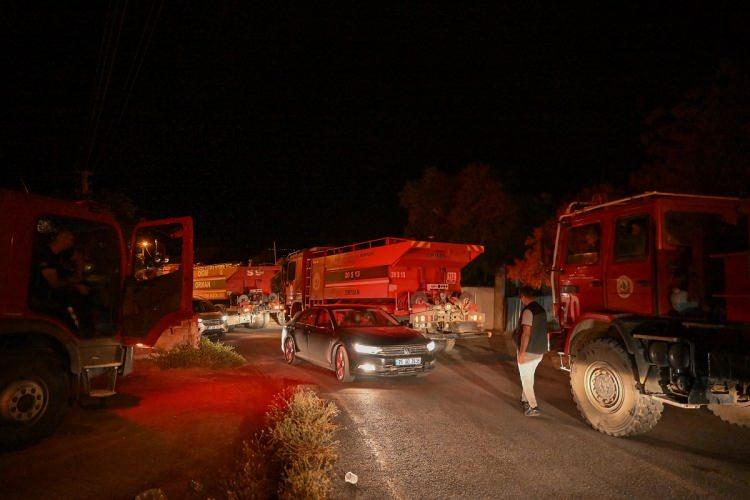 <p>Tahliye edilen köylerdeki vatandaşlara ait büyük ve küçükbaş hayvanlar ise güvenli bölgelere götürüldü.</p>
