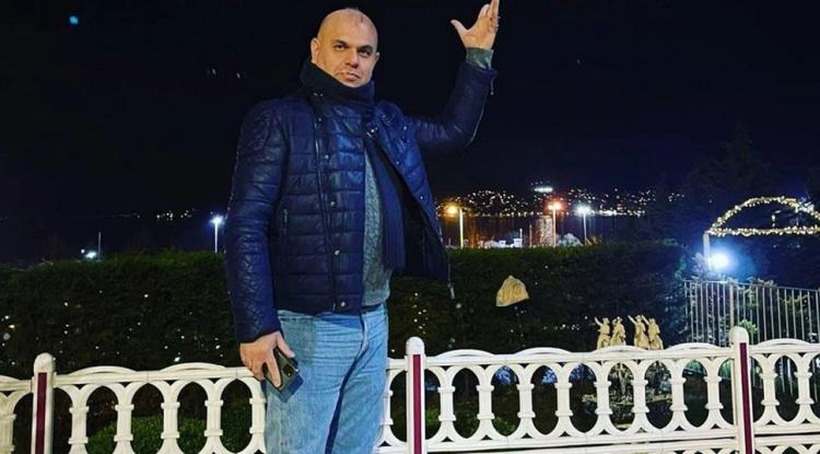 <p>Nane nane, Çikita Muz, Şahdamar şarkılarıyla dillere pelesenk olan Ajdar, bir mekanda sahne almak için istediği 3 milyon 750 bin euro ile sosyal medyanın gündemine oturmuştu. Ajdar sessizliğini bozdu.</p>