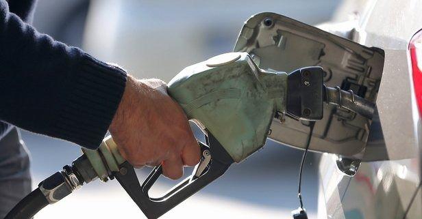 <p><strong>BENZİNE ZAM GELDİ</strong></p>
<p><br />
Motorin litre fiyatları son zam ile 34 liranın üzerine yükselmişti. Akaryakıt fiyatları üzerinde belirleyici rol oynayan dolar/TL kuru ve petrol fiyatları yükselişe geçince benzin fiyatı için de zam kaçınılmaz oldu.</p>