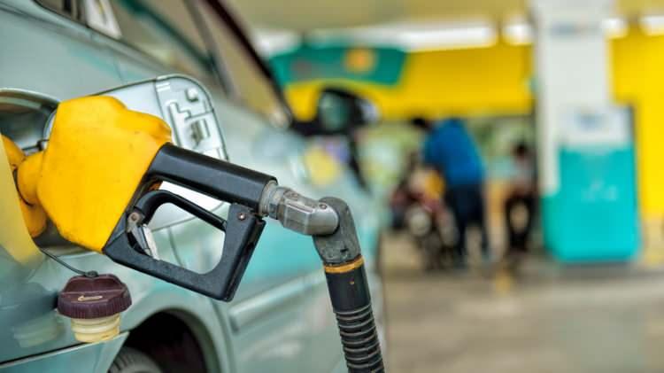 <p><strong>PETROL FİYATLARI İÇİN YENİ TAHMİN</strong></p>

<p><br />
Uluslararası Enerji Forumu (IEF) Genel Sekreteri Joseph McMonigle, arzın talebi karşılamakta zorlanması nedeniyle petrol fiyatları yılın ikinci yarısında yükseleceğini dile getirdi.</p>
