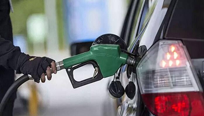 <p>Benzinin litre fiyatı 25 Temmuz tarihinden itibaren geçerli olmak üzere 2 TL artış gerçekleşti.</p>