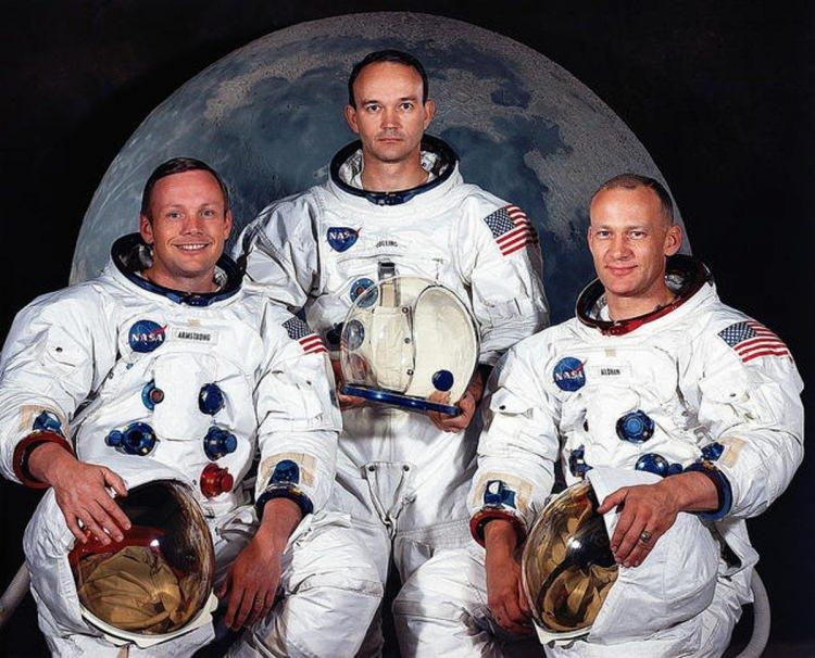 <p>ABD, 1969'da Apollo 11'le ilk astronotlarını Ay'a gönderirken bu macerada Neil Armstrong, Ay'ın yüzeyine ayak basan ilk insan oldu. Misyon süresince astronotlar, Ay'da bulunan kayalardan ve tozlardan örnek topladı. </p>
