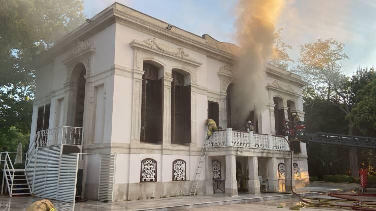 <p>İhbar üzerine olay yerine itfaiye, polis ve sağlık ekipleri sevk edildi.</p>
