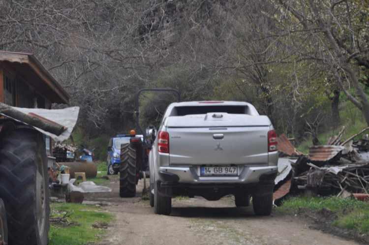 <p>. Madenciler, alanda yer altına inerek kazıya başladı. Havalandırma ve jeneratör sistemleri kuran madenciler, 2 aylık süreçte, yerin metrelerce altına indi. Büyük gizlilik içerisinde süren esrarengiz kazının halen devam ettiği bildirilirken, jandarma ekipleri ise dışarıda yoğun güvenlik önlemi aldı.</p>
<p> </p>