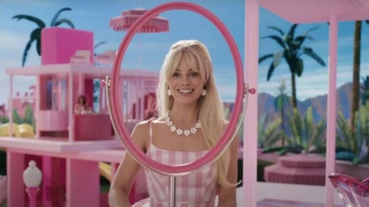 <p><strong>Merakla beklenen ve birçok reklamı yapılan Barbie filmi, yayınlandıktan sonra dünyayı "Barbie akımı" ile kasıp kavurdu.</strong></p>

<p> </p>
